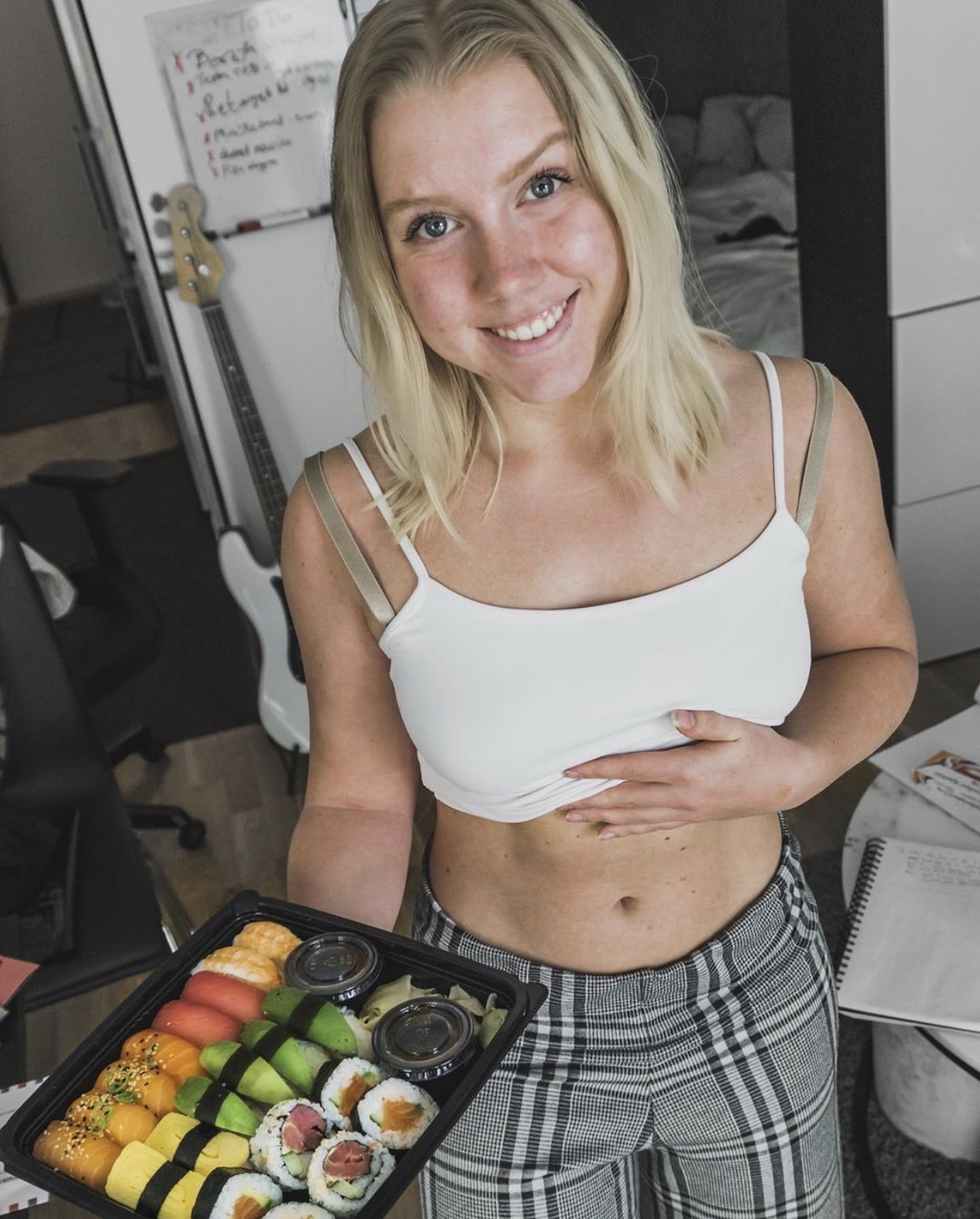 3 Tips on how to plan your diet! Here's your secret free meal planner & meal plan for bodybuilding. From this blogpost, you will learn how to lose weight fast, how to make a meal plan and diet plans. Hope you're excited to start your fitness journey!